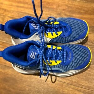 Under Armour Curry 3Z 24 basketball shoe, 7Y.